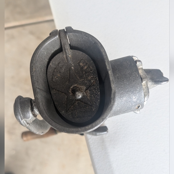 Vintage Manual Metal Grinder - Picture 3 of 5